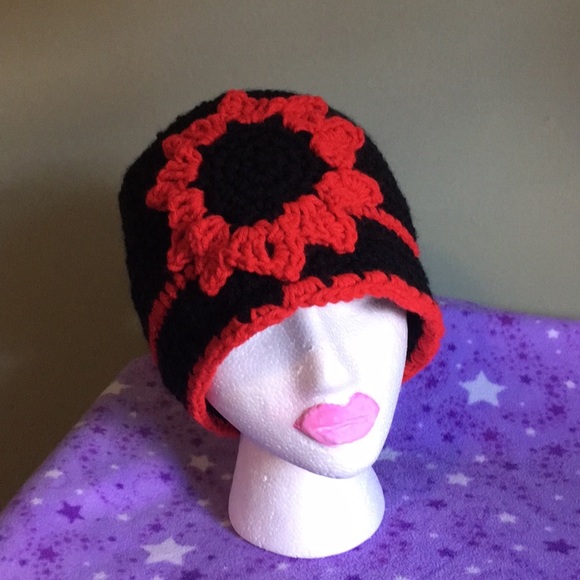 Hand Crafted Accessories - Flower hat medium acrylic new